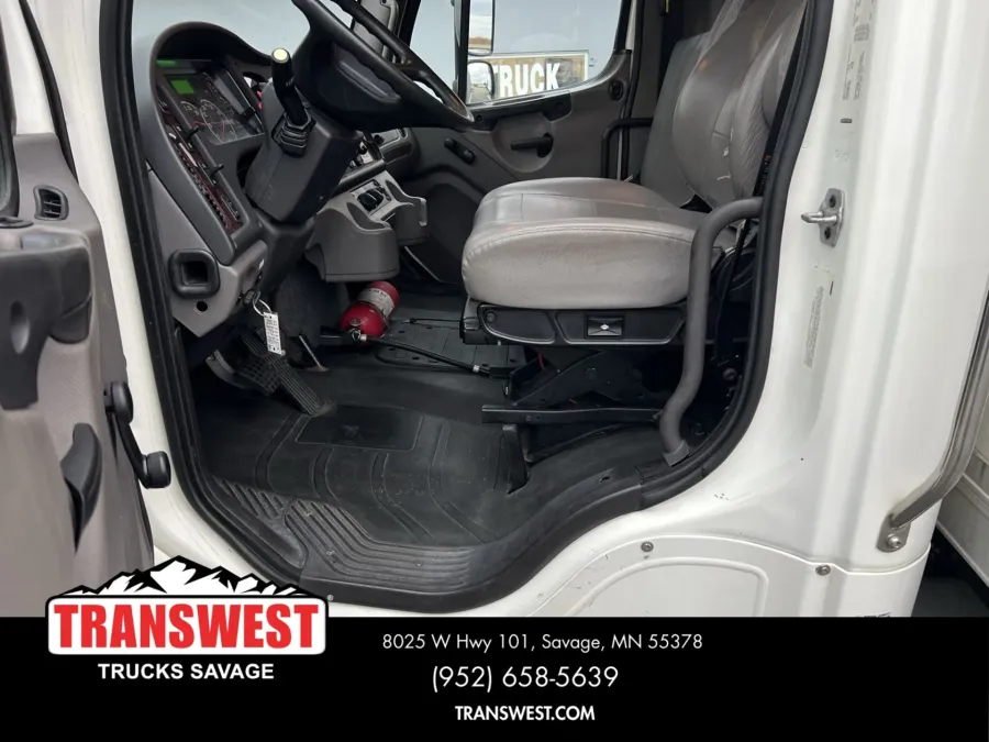 2020 Freightliner M2 106 | Photo 5 of 13