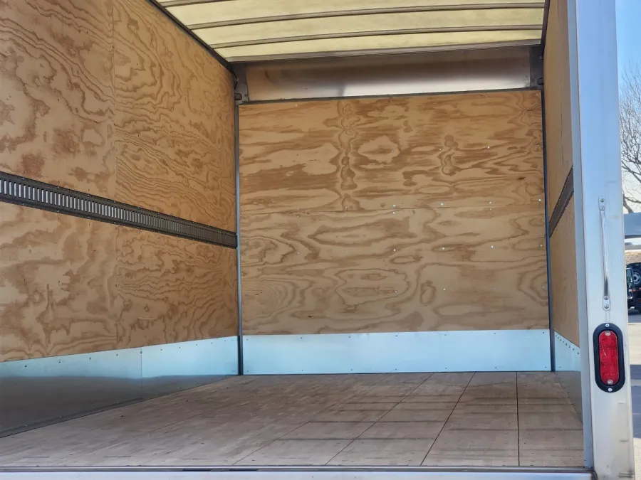 2025 Isuzu NRR | Photo 19 of 21