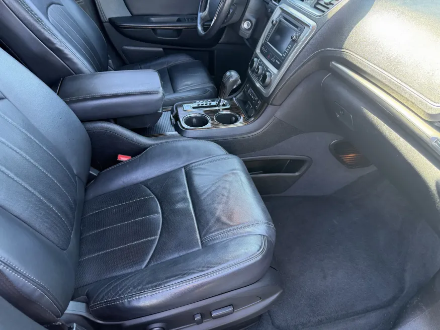 2016 GMC Acadia Denali | Photo 13 of 21