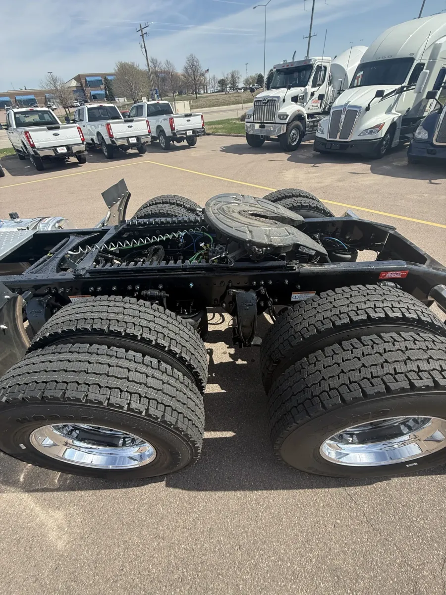 2027 Western Star 49X | Photo 9 of 16