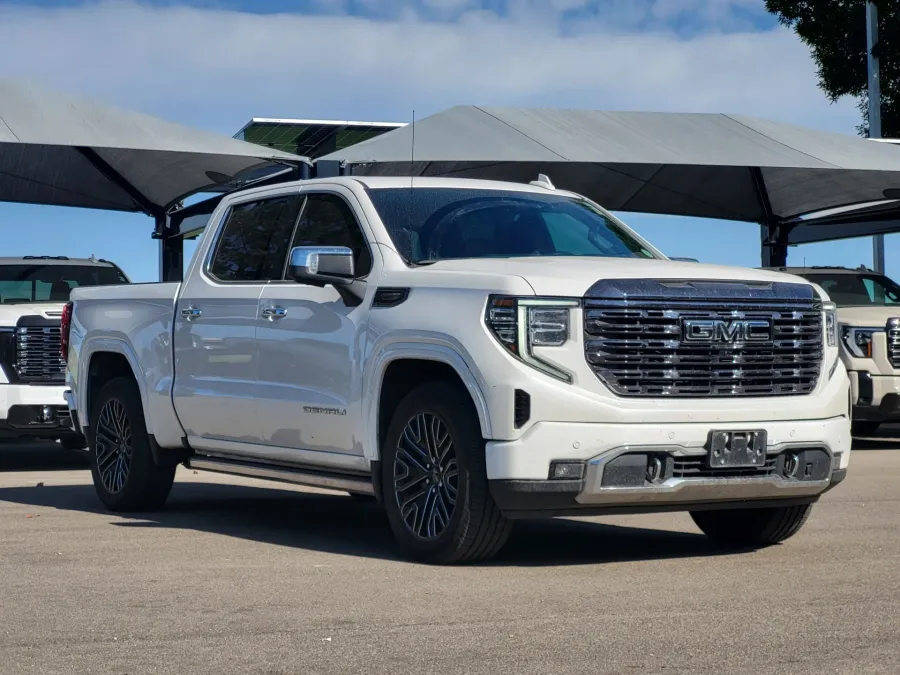 2022 GMC Sierra 1500 Denali Ultimate | Photo 2 of 26
