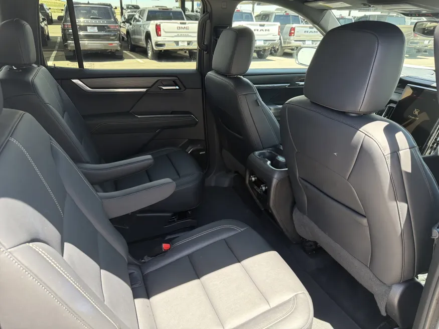 2024 GMC Acadia AWD Elevation | Photo 10 of 25