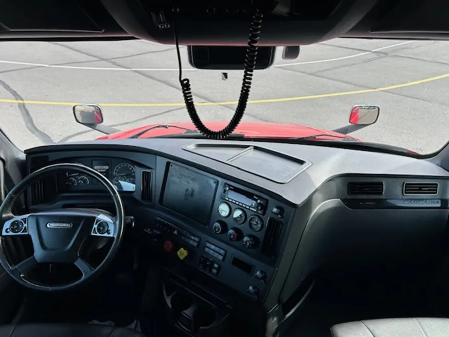 2023 Freightliner Cascadia 126 | Photo 15 of 18