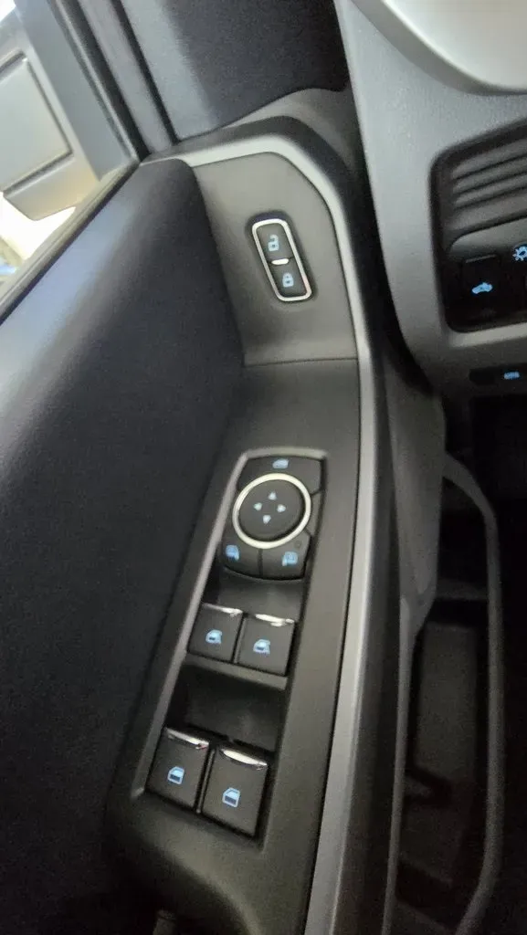 2025 Ford Super Duty F-250 | Photo 11 of 26