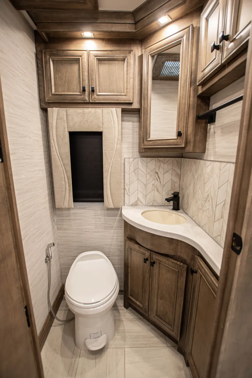 2026 Tiffin Phaeton 44OH | Photo 21 of 31