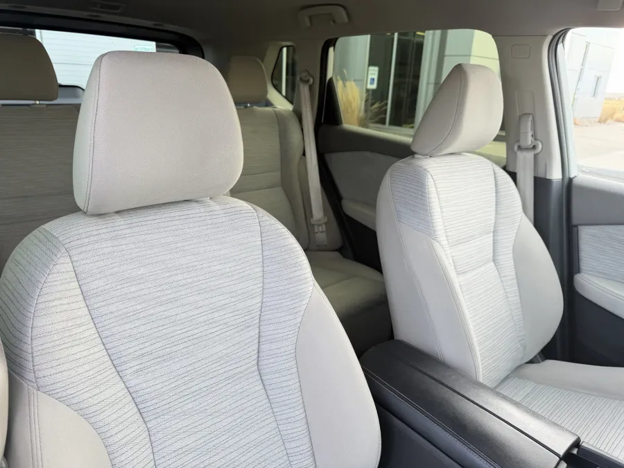 2023 Nissan Rogue SV | Photo 12 of 18