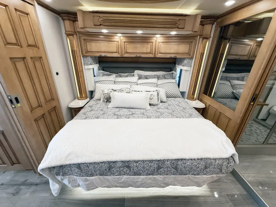 2022 Newmar Essex 4551 | Photo 15 of 32