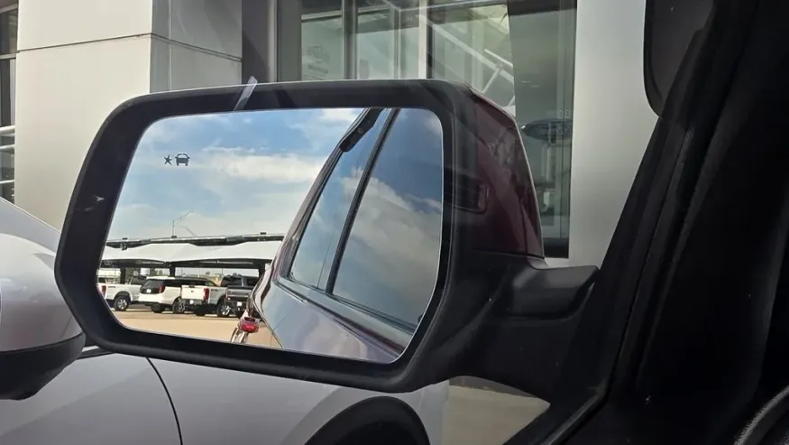 2023 Chevrolet Traverse | Photo 11 of 31