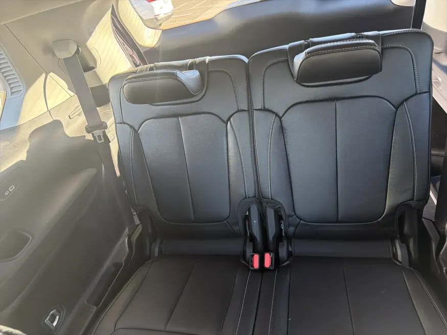 2023 Jeep Grand Cherokee L Limited | Photo 10 of 23