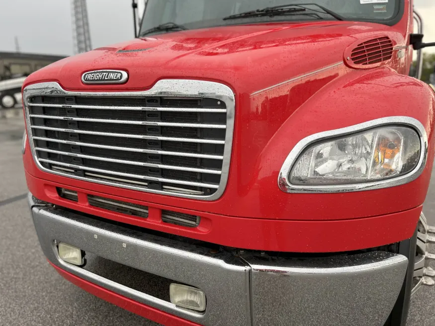 2007 Freightliner M2 106 | Photo 25 of 40