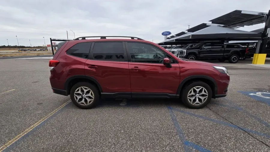 2024 Subaru Forester | Photo 4 of 32