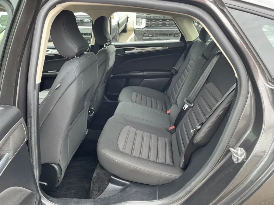 2018 Ford Fusion | Photo 6 of 19