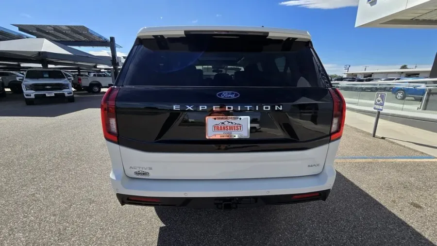 2025 Ford Expedition Max | Photo 7 of 40