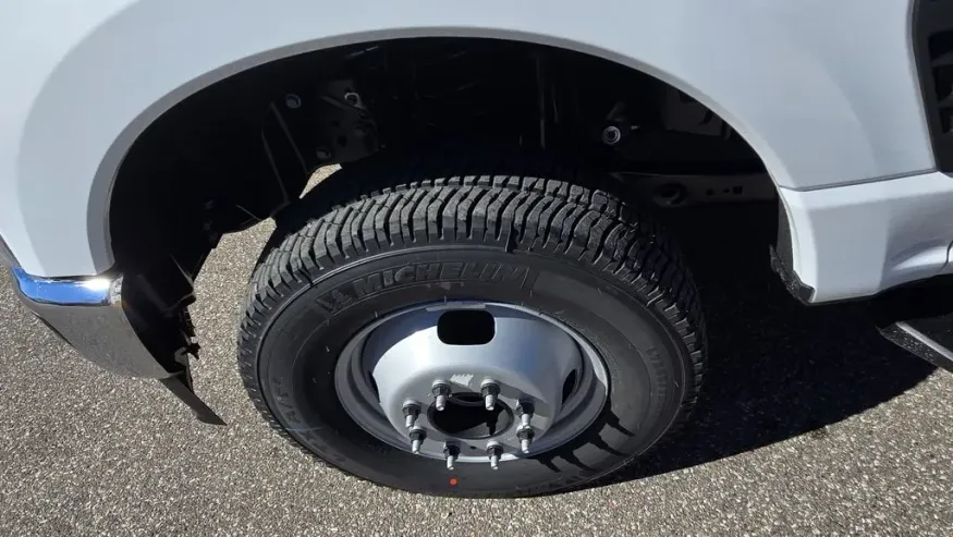 2026 Ford Super Duty F-350 | Photo 8 of 27