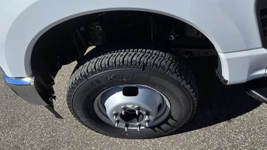 2026 Ford Super Duty F-350 | Photo 8 of 27