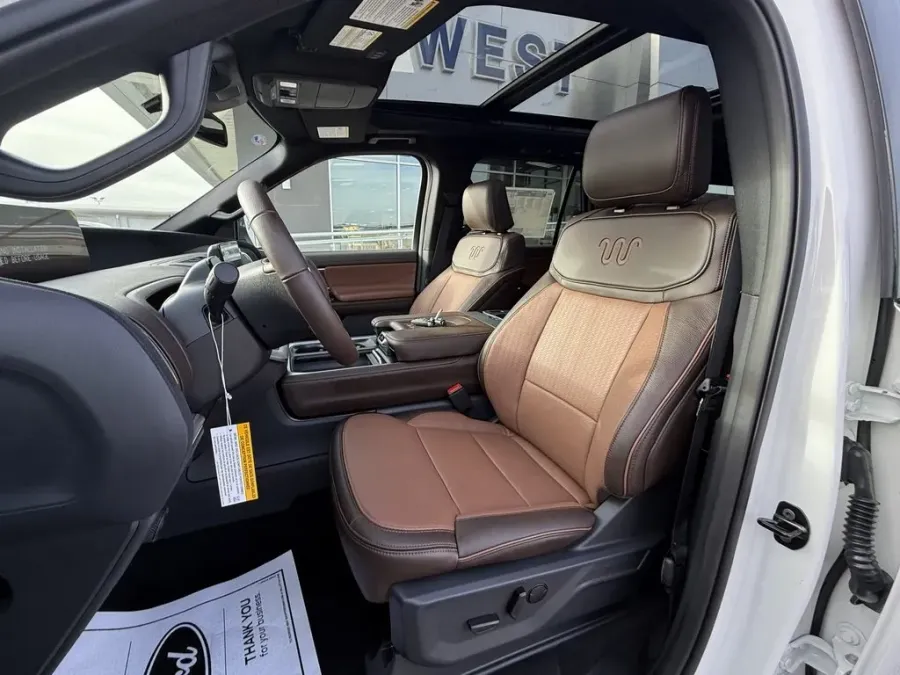 2025 Ford Expedition Max | Photo 17 of 34