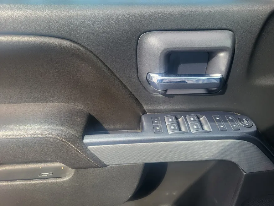 2017 Chevrolet Silverado 1500 LT | Photo 17 of 23