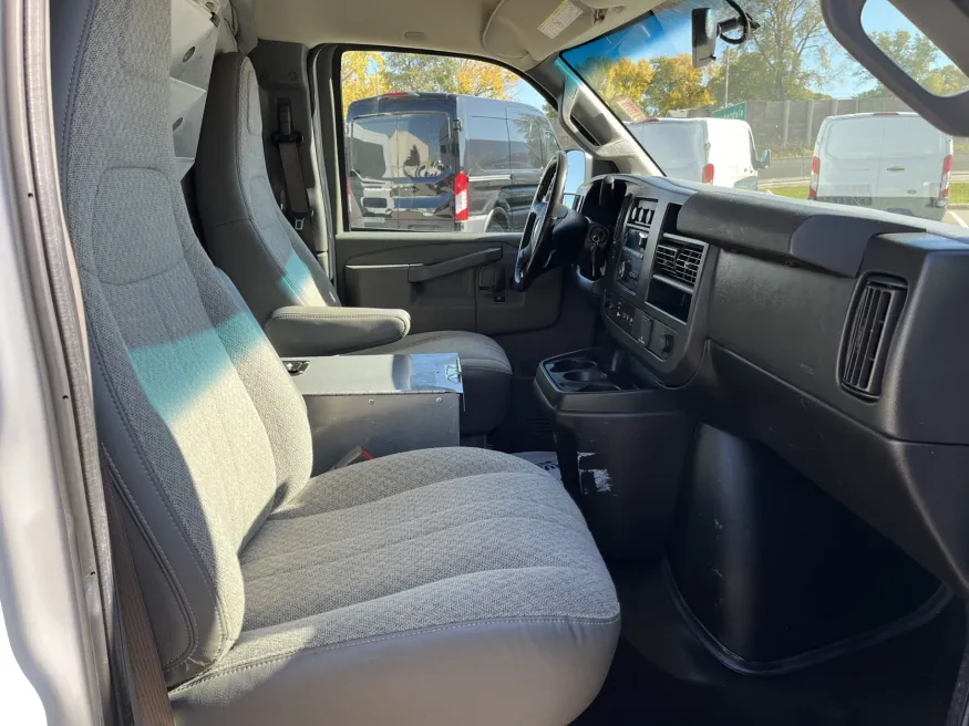 2021 Chevrolet Express 3500 | Photo 7 of 22