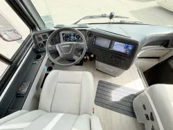 2026 Newmar Ventana 4369 | Thumbnail Photo 7 of 31