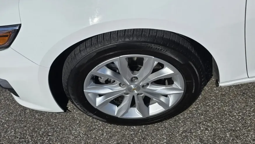 2024 Chevrolet Malibu | Photo 9 of 27