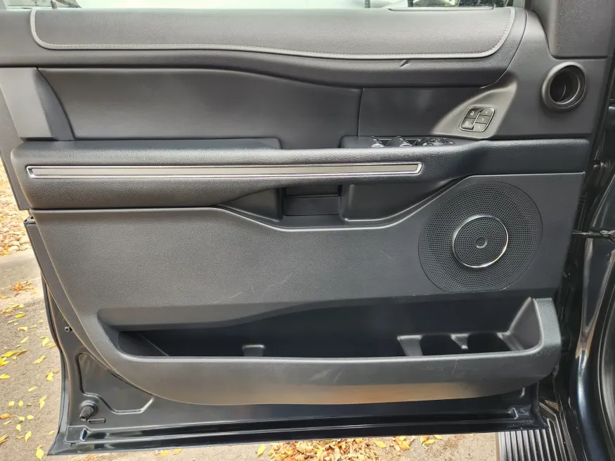 2024 Ford Expedition Max XLT | Photo 5 of 28