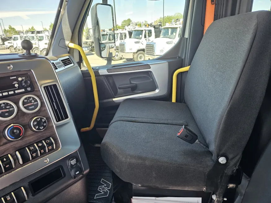 2025 Western Star 47X | Photo 11 of 22
