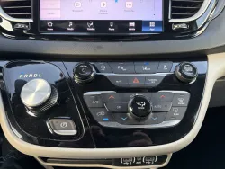 2023 Chrysler Pacifica Touring L | Thumbnail Photo 19 of 23