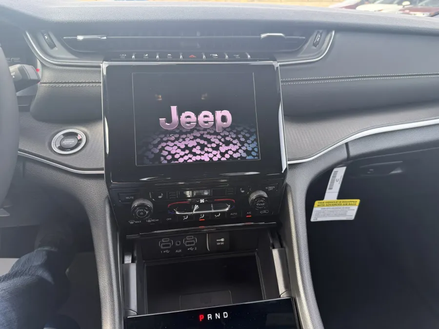 2025 Jeep Grand Cherokee Altitude X | Photo 13 of 16