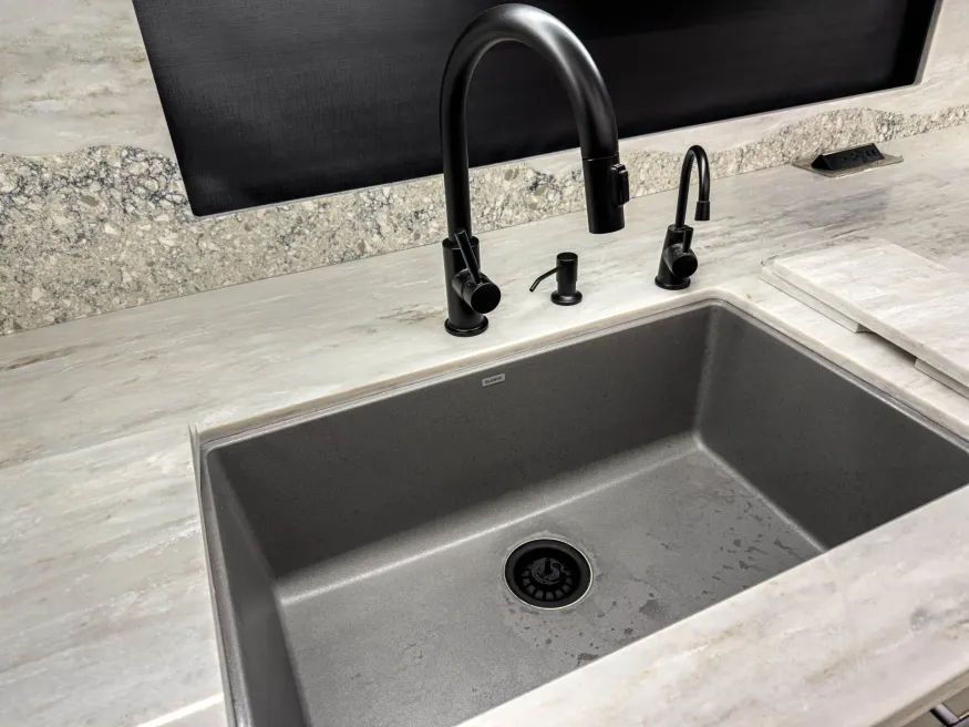 2026 Tiffin Zephyr 45PZ | Photo 19 of 39