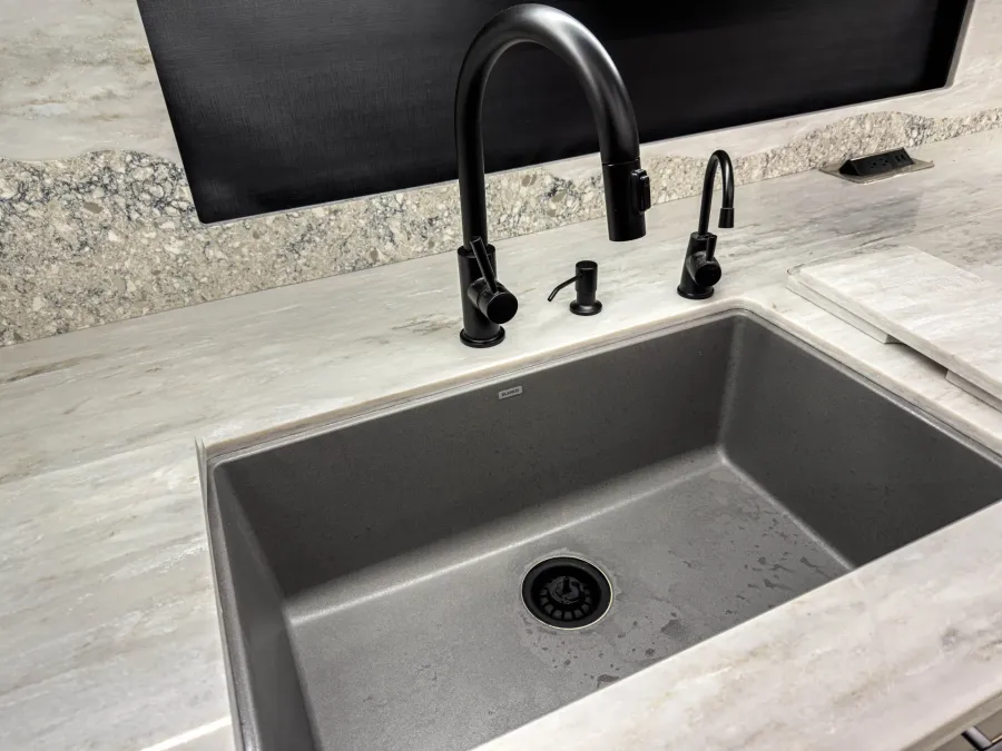 2026 Tiffin Zephyr 45PZ | Photo 19 of 39