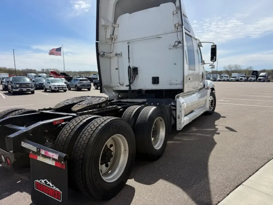2022 Western Star 5700XE | Photo 6 of 16