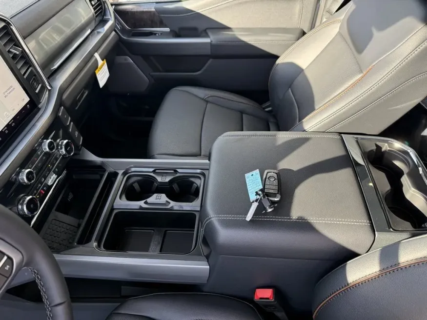 2026 Ford Super Duty F-250 | Photo 25 of 30