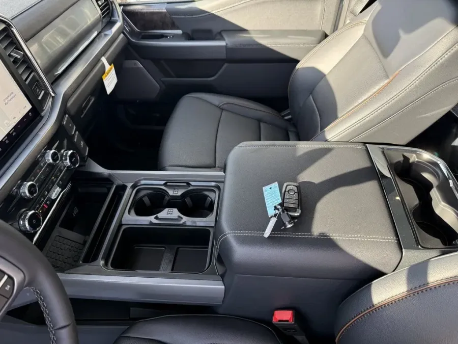 2026 Ford Super Duty F-250 | Photo 25 of 30