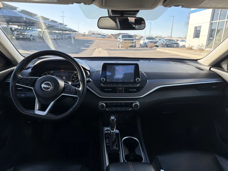 2024 Nissan Altima 2.5 SR | Photo 10 of 19