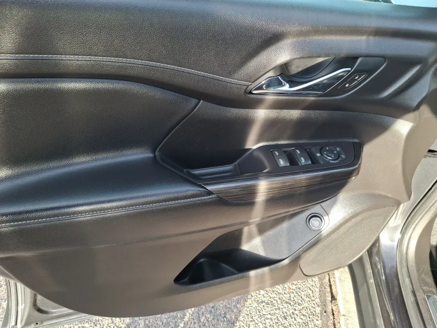 2020 GMC Acadia SLT | Photo 15 of 22