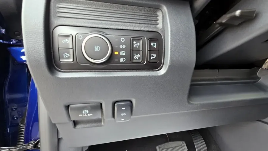 2026 Ford Super Duty F-350 | Photo 17 of 36