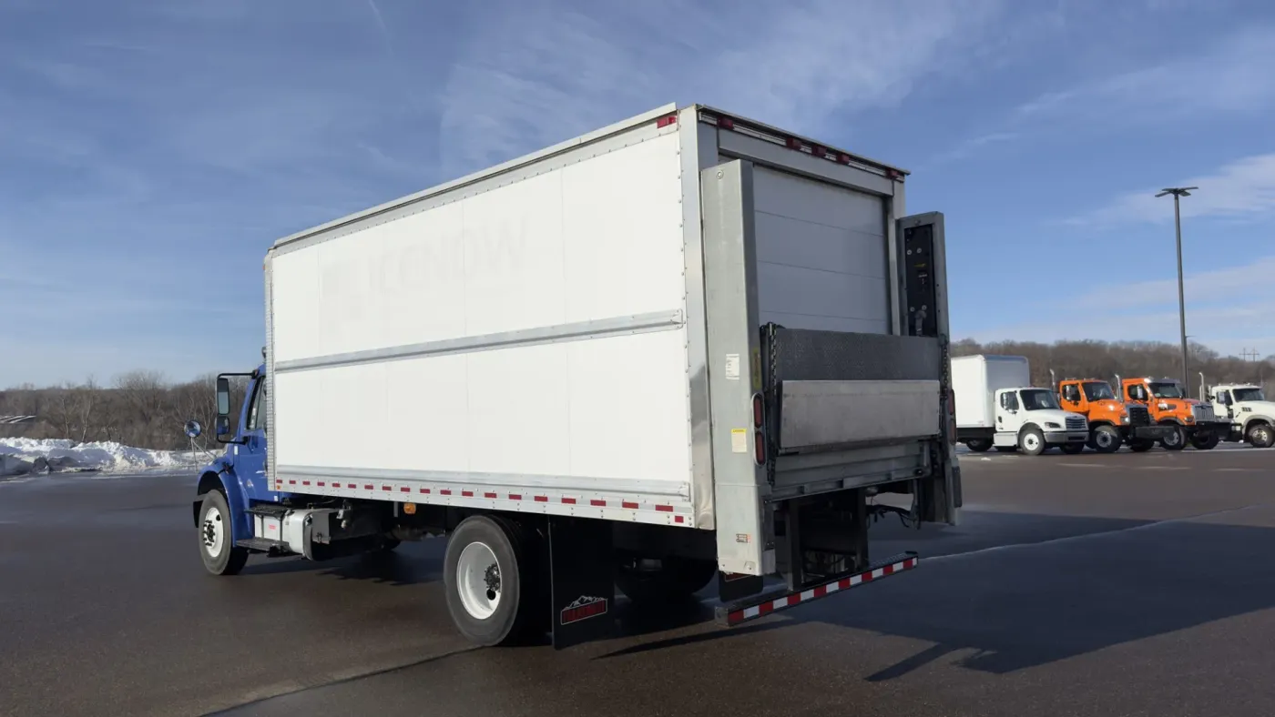 2019 Freightliner M2 106 | Photo 4 of 15