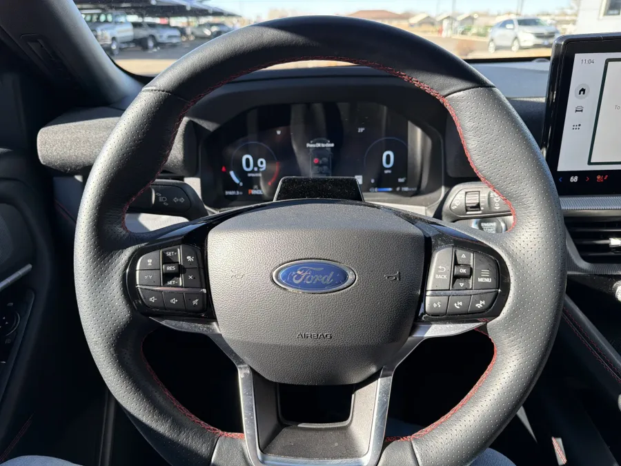 2025 Ford Explorer ST-Line | Photo 21 of 23