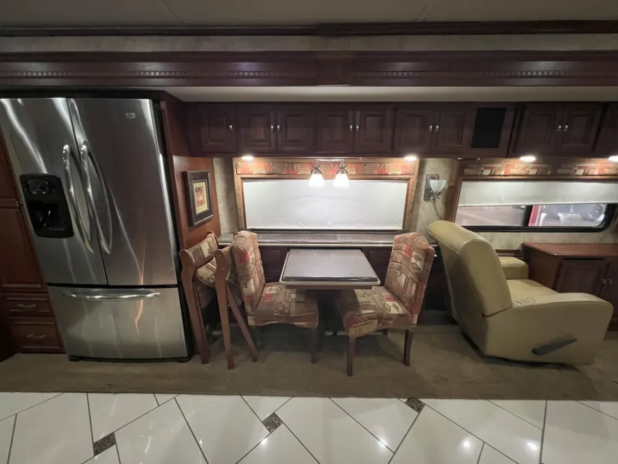 2012 Itasca Ellipse 42QD | Photo 9 of 18