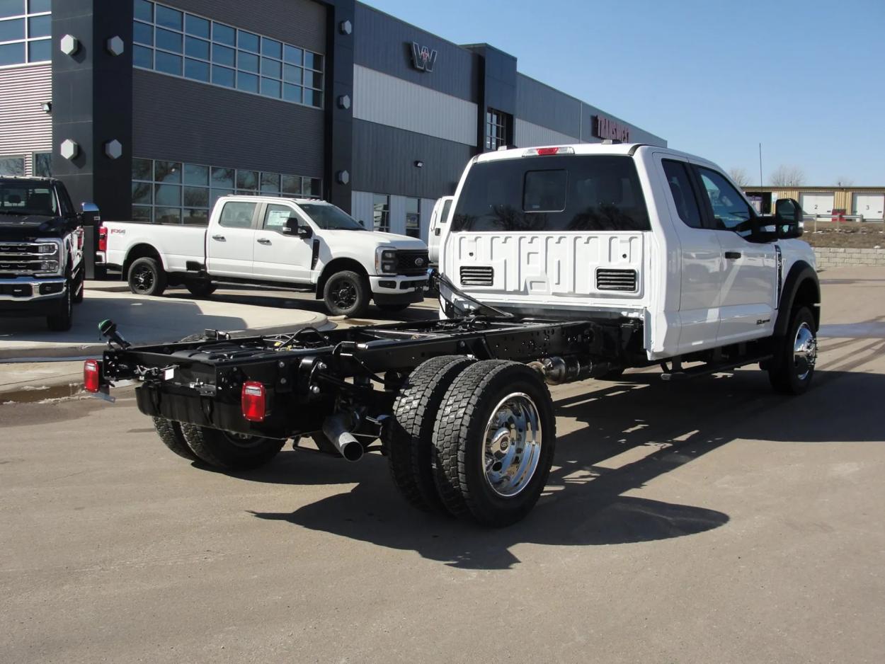 2024 Ford F-550 | Photo 5 of 12