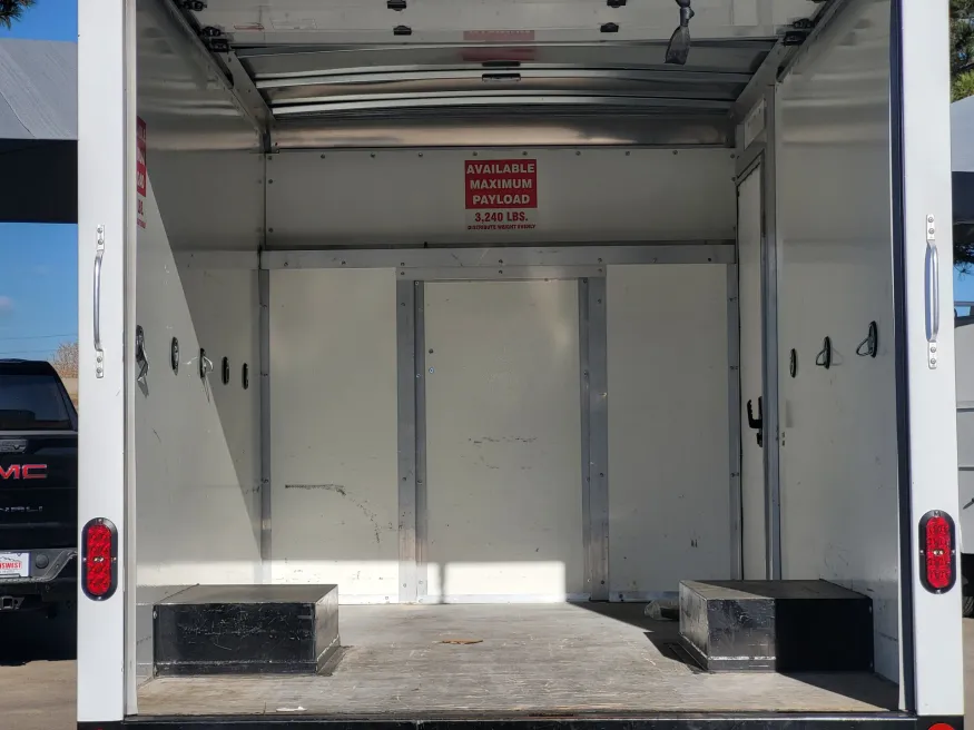 2023 Ford Transit Cutaway T350HD | Photo 24 of 25