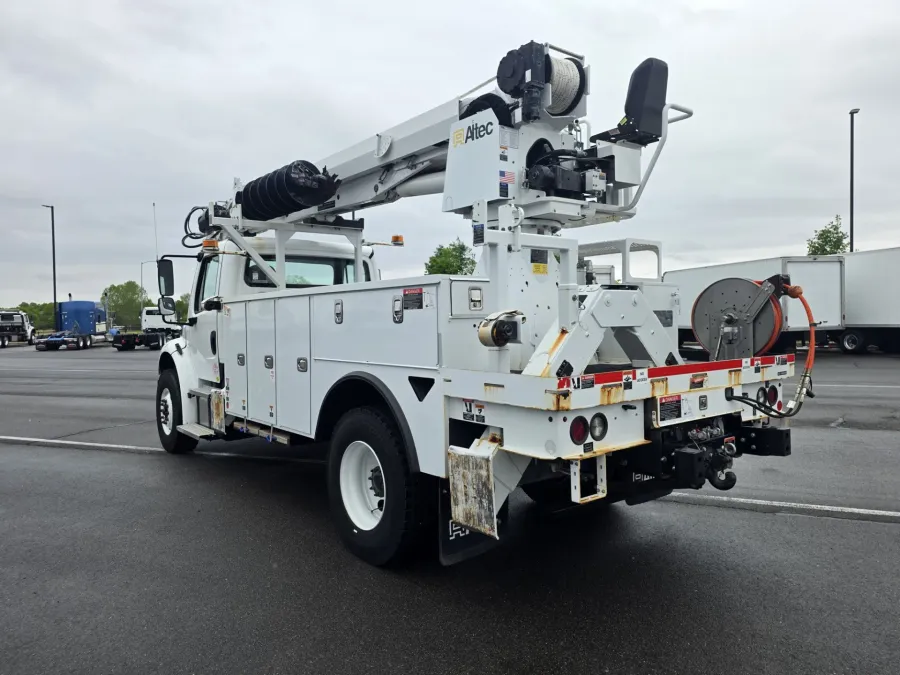 2022 Freightliner M2 106 | Photo 13 of 36