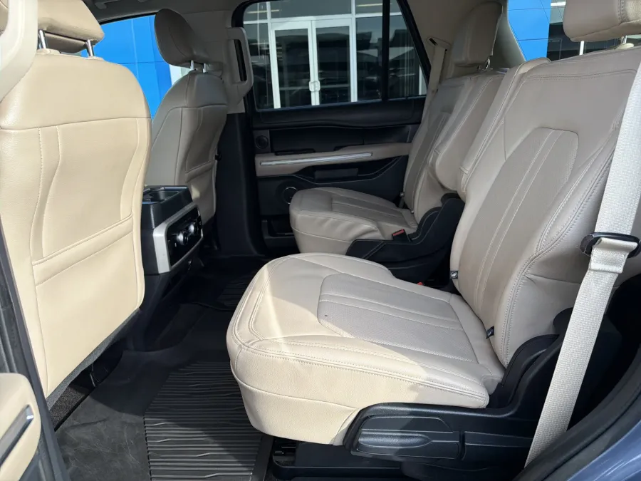 2022 Ford Expedition Limited | Photo 12 of 26