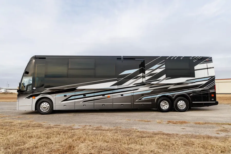 2026 Emerald Luxury Coaches Prevost H3-45 Quad Slide | Photo 21 of 34