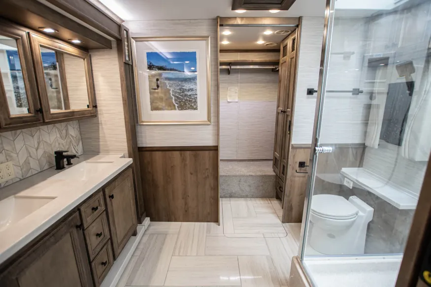 2026 Tiffin Phaeton 44OH | Photo 25 of 31