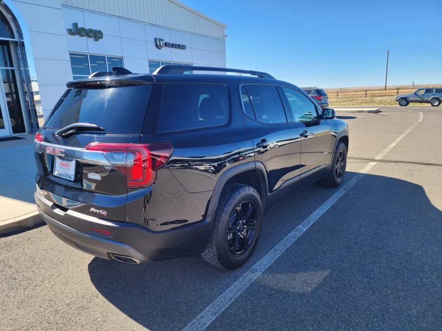 2023 GMC Acadia AT4 | Photo 6 of 29