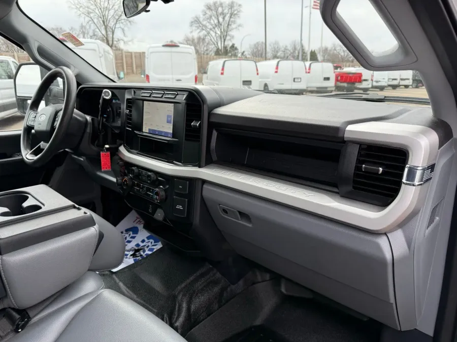 2024 Ford Super Duty F-250 XL | Photo 6 of 20