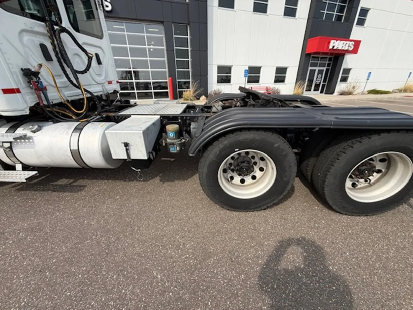 2020 Freightliner Cascadia 113 | Photo 3 of 10