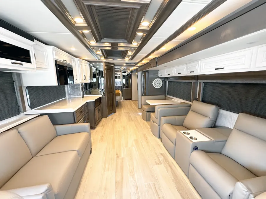 2026 Newmar Dutch Star 3836 | Photo 2 of 29