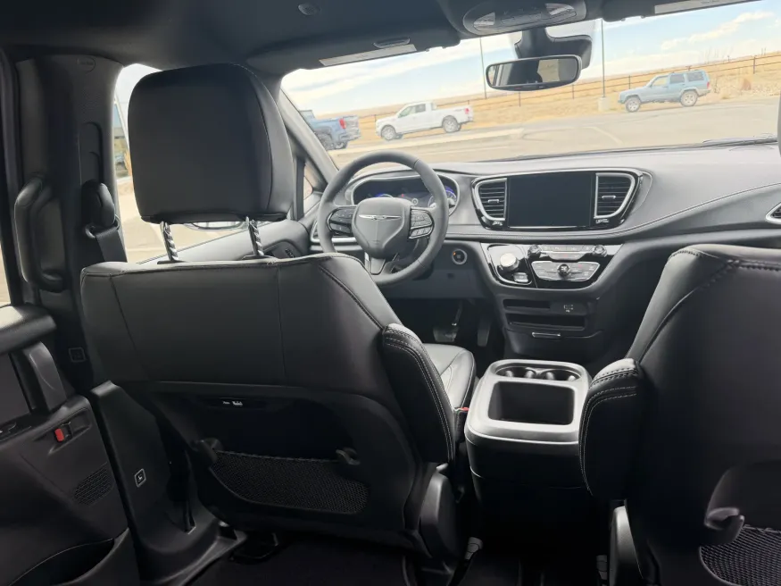 2026 Chrysler Pacifica Select | Photo 11 of 18